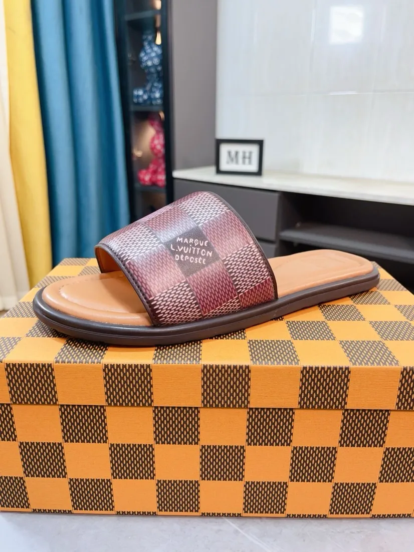 Men's shoes 💰340🌹🌹 (lv-Louis Vuitton) New men's slippers, high-end boutique, exquisite embossed logo decoration on the upper, fine workmanship, super soft soles, casual, loose and comfortable, a must-have in summer! \nsize：38-44